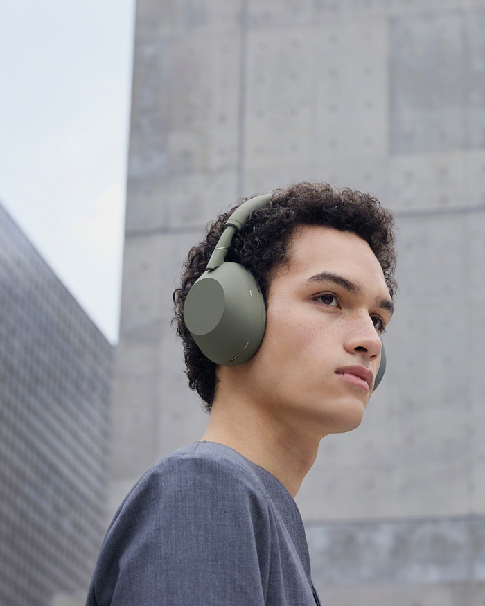 Sony WH1000XM6 Grün produkt in gebrauch