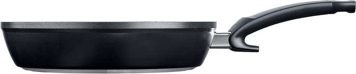 Fissler Ceratal Comfort Orbit Schwarz Bratpfanne 28 cm vorne