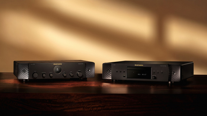 Marantz MODEL 70 Black product in use