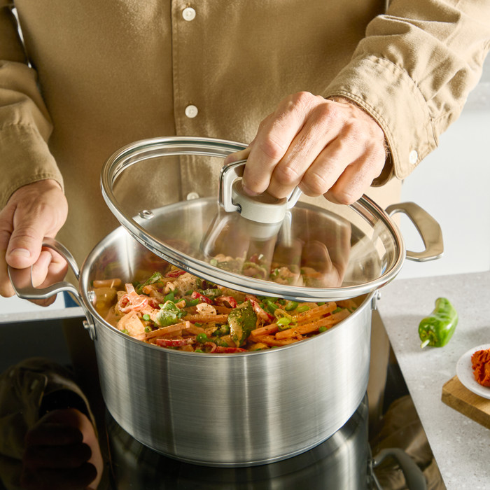 Tefal Extreme 5-teiliges Topfset produkt in gebrauch