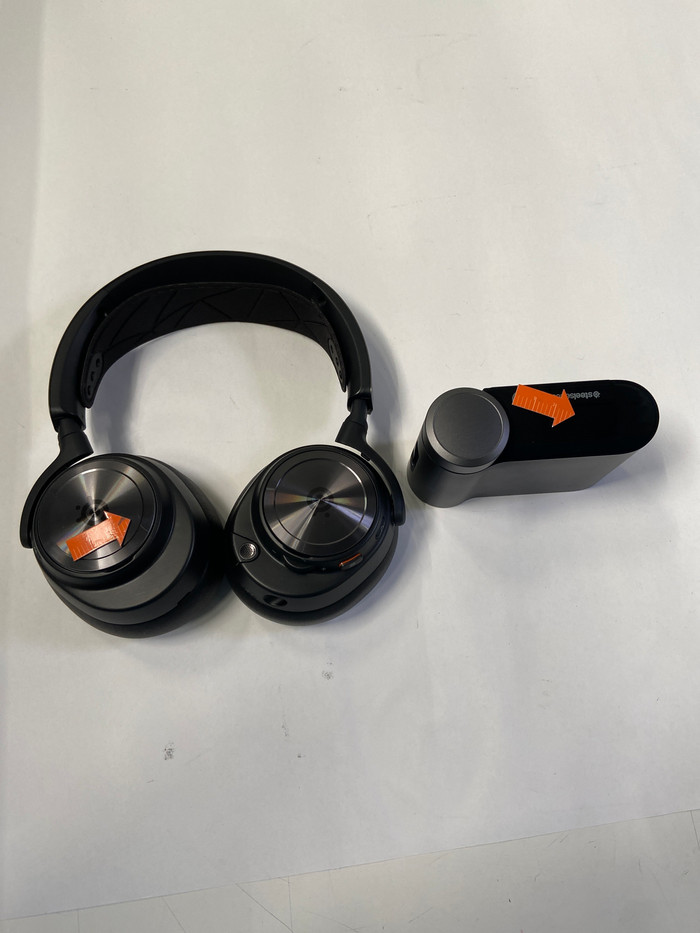 SteelSeries Arctis Nova Pro Wireless 