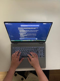 Lenovo Yoga 7 2-in-1 Copilot+ PC OLED 16ILL10 - 16" - Intel Core Ultra 7 - 32GB RAM/1TB SSD (Bild 6 von 8)