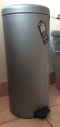 Brabantia NewIcon Treteimer 30 Liter Metallic Mint (Bild 2 von 3)