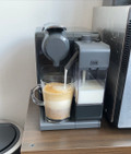 De'Longhi Nespresso Lattissima Touch EN560.B Black (Image 3 of 15)