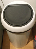 Brabantia Touch Bin 60 Liter White (Bild 2 von 8)