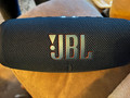 JBL Charge 5 Black (Image 3 of 9)
