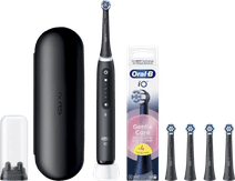 Oral-B iO 5N Schwarz + 4 Aufsteckbürsten für empfindliches Zahnfleisch Schwarze elektrische Zahnbürste