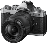 Nikon Z fc + Nikkor Z DX 18-140 VR Kamera mit neigbarem Display