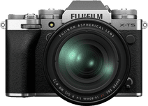 Fujifilm X-T5 Silber + XF 16-80mm f/4 Kamera mit neigbarem Display