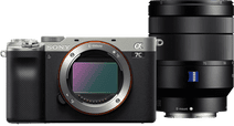 Sony A7C Silber + 24-70 mm f/4.0 Kamera mit neigbarem Display