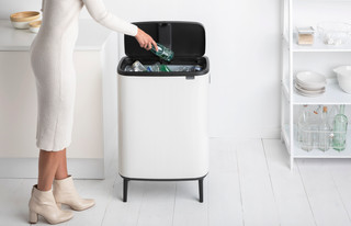 Brabantia Bo Touch Bin Hi Mülleimer 60 Liter mit Kunststoff Inneneimer - White