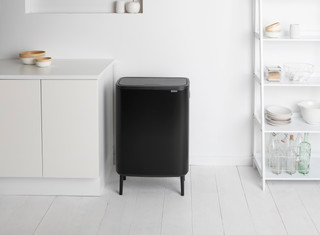 Brabantia Bo Touch Bin Hi Mülleimer 60 Liter mit Kunststoff Inneneimer - Matt Black