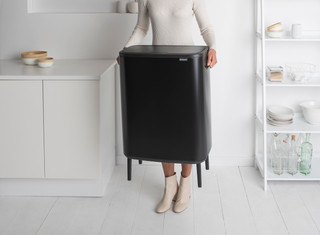 Brabantia Bo Touch Bin Hi Mülleimer 60 Liter mit Kunststoff Inneneimer - Matt Black