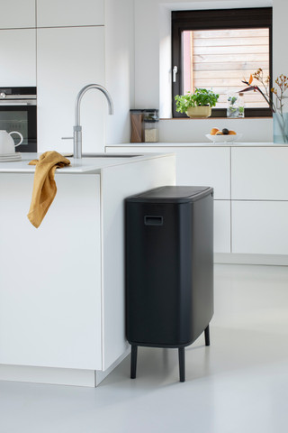 Brabantia Bo Touch Bin Hi Mülleimer 60 Liter mit Kunststoff Inneneimer - Matt Black