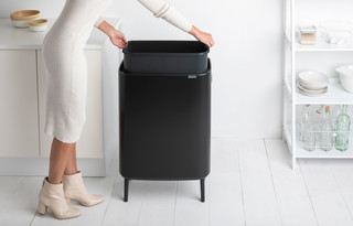 Brabantia Bo Touch Bin Hi Mülleimer 60 Liter mit Kunststoff Inneneimer - Matt Black
