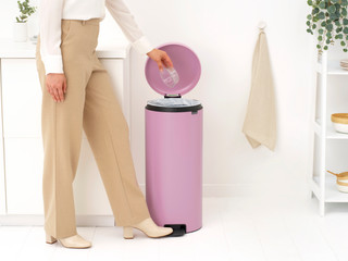 Brabantia NewIcon Treteimer 30 Liter Lilac Pink