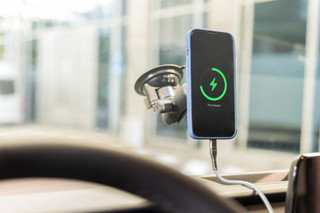 OtterBox Phone Mount Car with MagSafe Magnet + BlueBuilt Car Charger Quick Charge