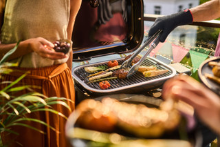 Weber Lumin Schwarz mit Untergestell
