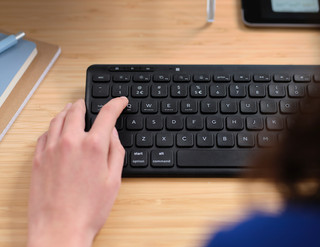 Trust Lyra Compact Tastatur Schwarz Qwertz