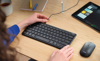 Trust Lyra Compact Tastatur Schwarz Qwertz