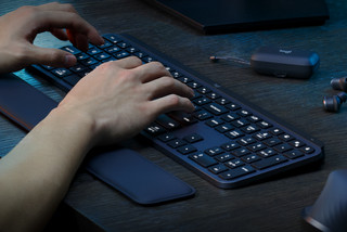 Logitech MX Keys S Plus Tastatur mit Handgelenkauflage Qwertz
