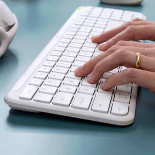 Logitech Signature Slim K950 Kabellose Tastatur QWERTZ Weiß