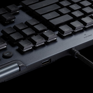 Logitech G815 RGB Mechanische Gaming-Tastatur GL Tactile Qwertz