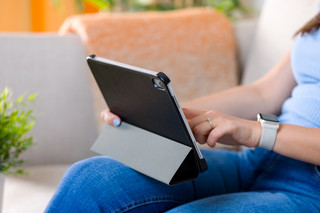 BlueBuilt Apple iPad (2025/2022) Tri-Fold Book Case Schwarz