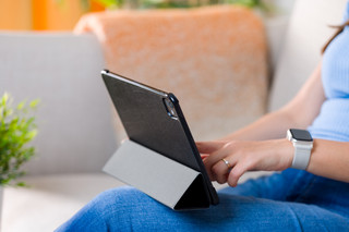 BlueBuilt iPad Pro (2024) 11 Zoll Tri-Fold Case Schwarz