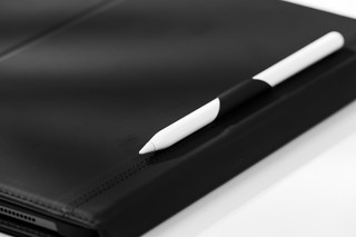 BlueBuilt Apple iPad Pro (2024) 13 Zoll Book Case Schwarz