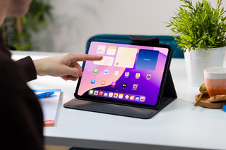 BlueBuilt Apple iPad Pro (2024) 11 Zoll Book Case Schwarz