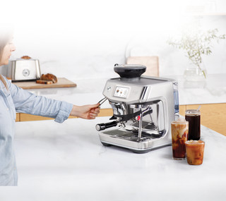 Sage Barista Touch Impress Cold Trüffelschwarz