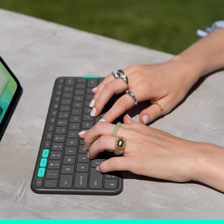 Logitech Flip Folio iPad Pro (2024)/iPad Air (2025) 11 inches Keyboard Cover QWERTZ