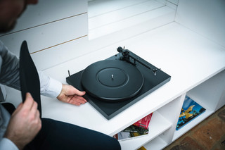 Pro-Ject Colourful Audio System E Schwarz