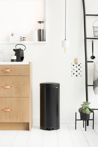 Brabantia NewIcon Treteimer 30 Liter Matt Black