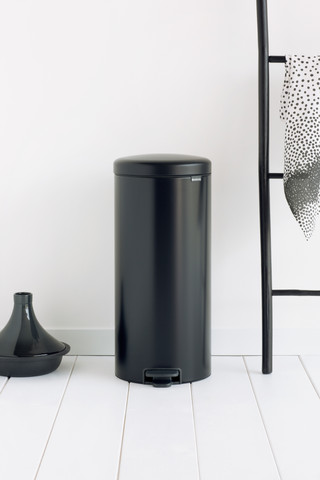 Brabantia NewIcon Treteimer 30 Liter Matt Black