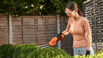 BLACK+DECKER hedge trimmer