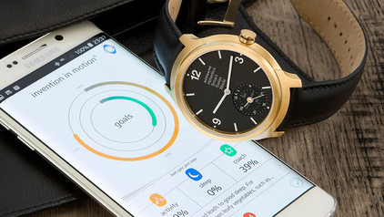 How does a smartwatch work?