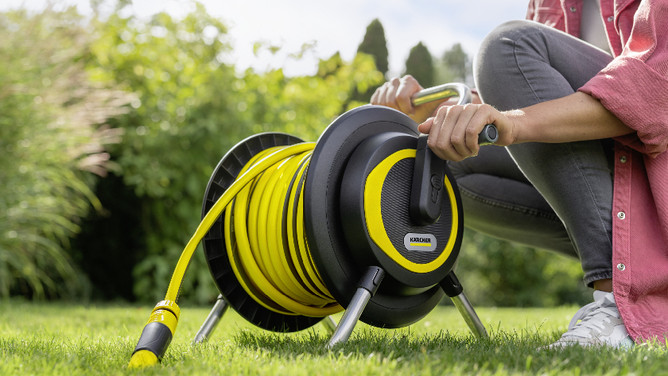 Reels and hose carts