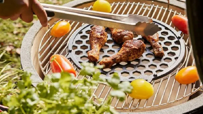 Wie zünde ich einen Kamado an?