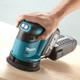 Makita DBO180ZJ 5,0-Ah-Akku (2x) Starterset produkt in gebrauch